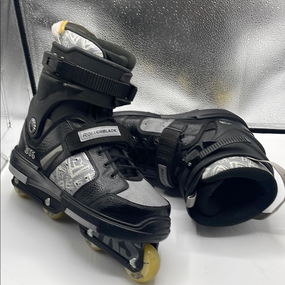 Blk/Gry TRS DT5 Urban Agressive Inline Rollerblades with Adjustable Straps